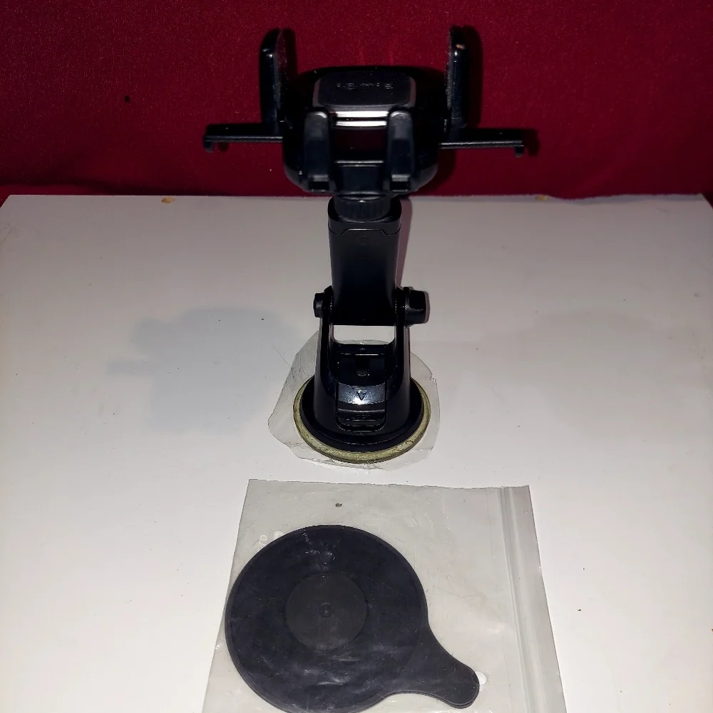 Nwot Iottie Easy Touch 4 Dashboard & Windshield Mounted Cellphone Holder